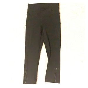 Cropped lulu lemon leggings.